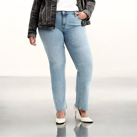 Levi's Denim - Levi’s Women’s Plus Size Classic Straight Mid Rise Light Blue Jeans Sz 26W